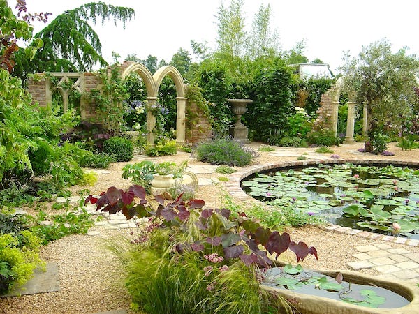 Claudia De Yong Garden Designer